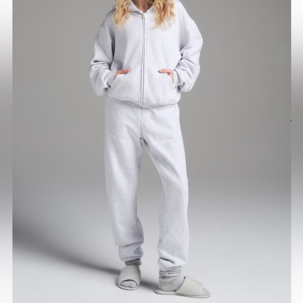 SKIMS Cotton Fleece Classic Jogger in Light Heather Grey; Size XS - Picture 2 of 8